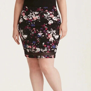 NWT Torrid Floral Textured Mini Skirt